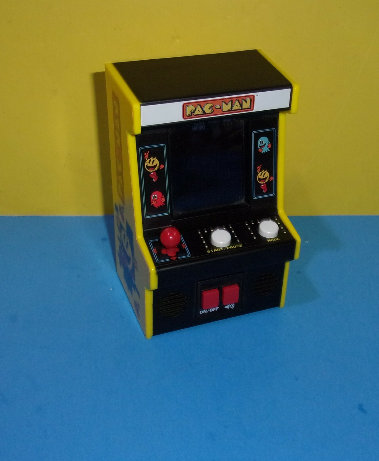 Basic Fun Cabinet Look Classic Pac-Man Mini Arcade Retro Game Bandai Namco 5 3/4