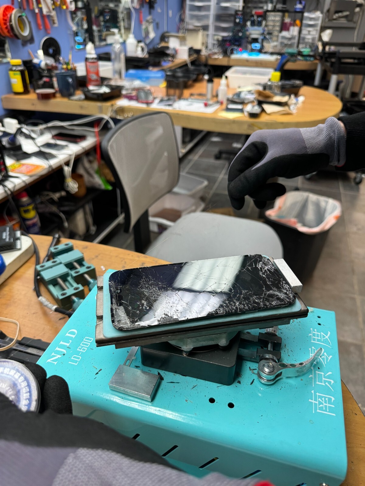 iPhone 16 16Plus 16Pro 16Pro Max Glass Digital & Back Glass Repair Service