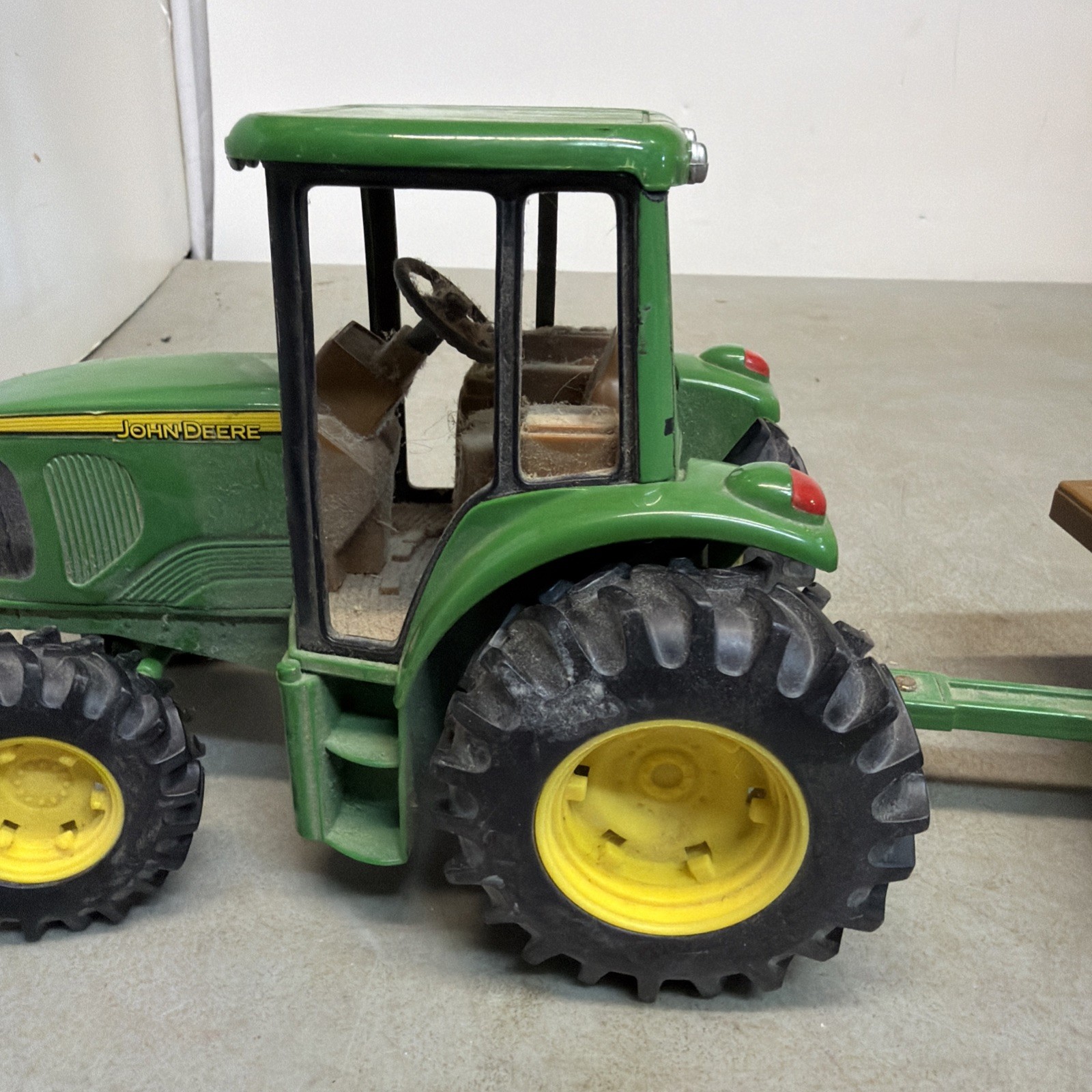 ERTL John Deere Tractor & Trailer 1759 Die Cast / Plastic