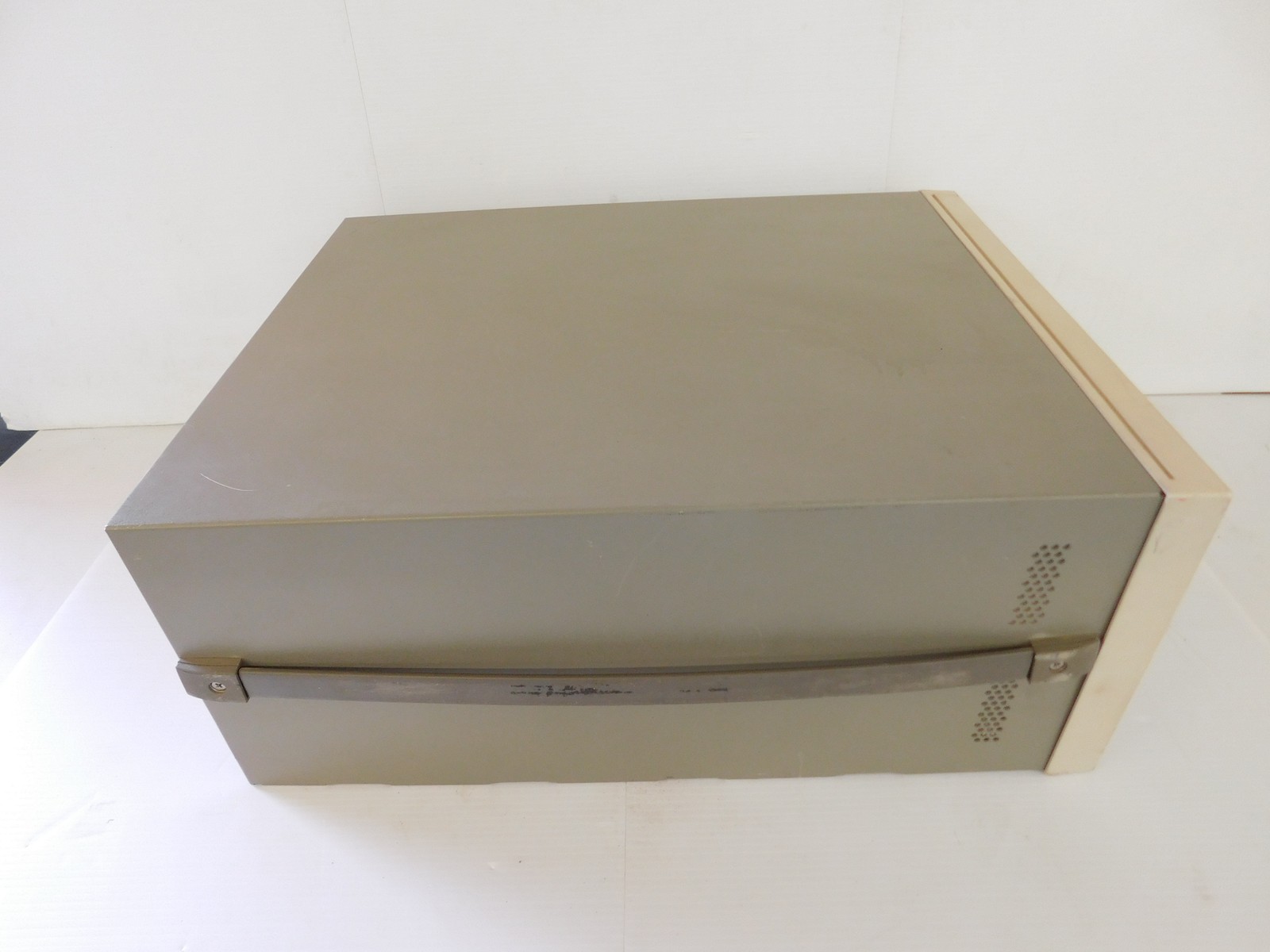 HEWLETT PACKARD 35660A DYNAMIC SIGNAL ANALYZER (BSJ47)