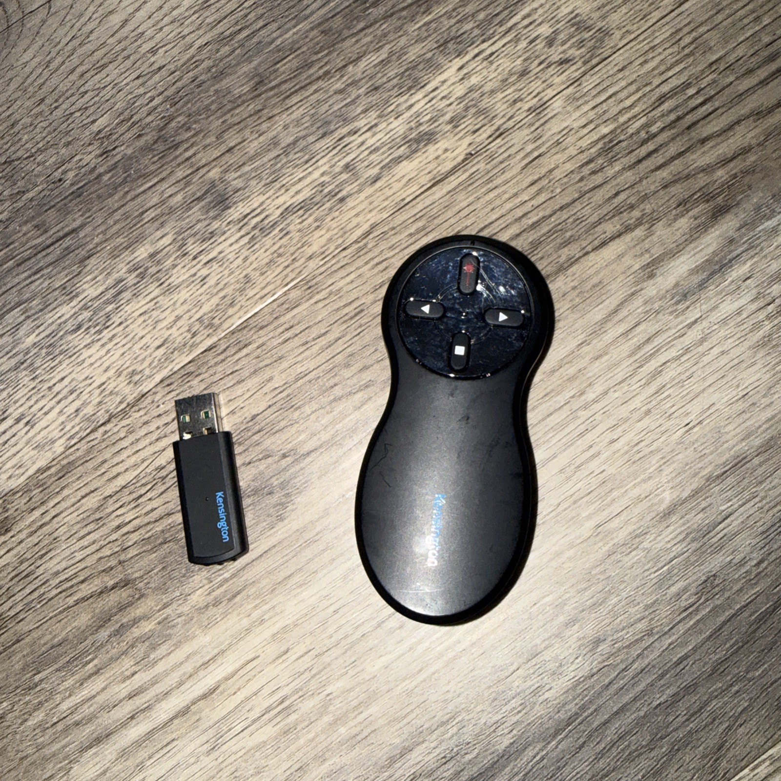 Kensington K33374USB Wireless Presenter with Red Laser