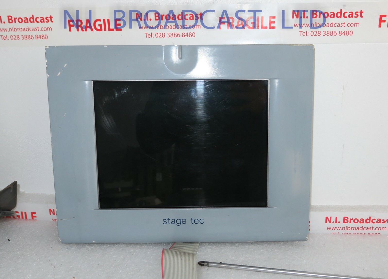 1x  Stagetec Cantus LCD sccreen small crack on 1 corner plastic