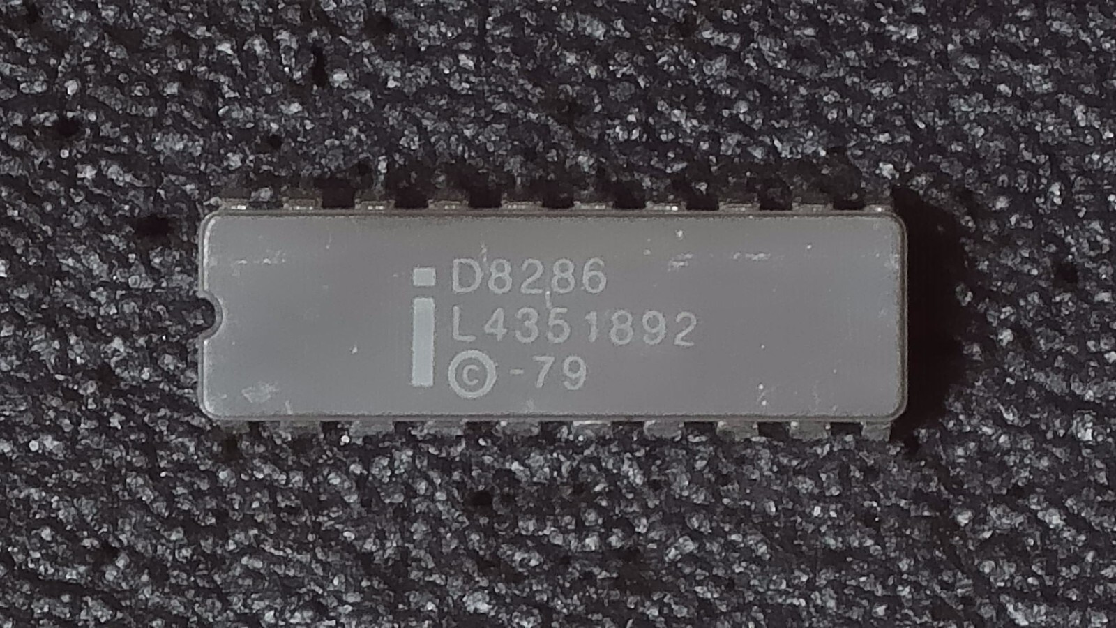 Intel D8286 16-Bit Bus Controller DIP20 Ceramic IC - 1979 - New