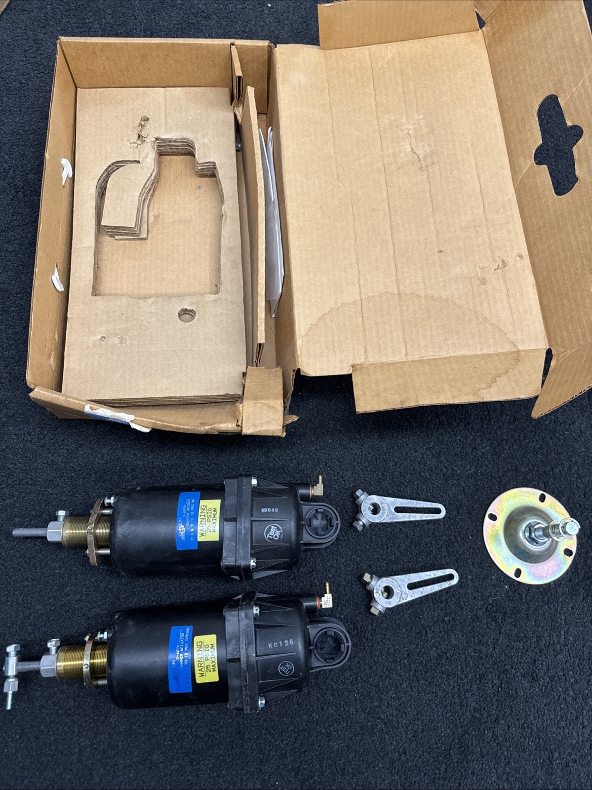 Johnson Controls D-4070-1 Two Stage Damper Actuator 3-6 & 9-12 Lot of 2