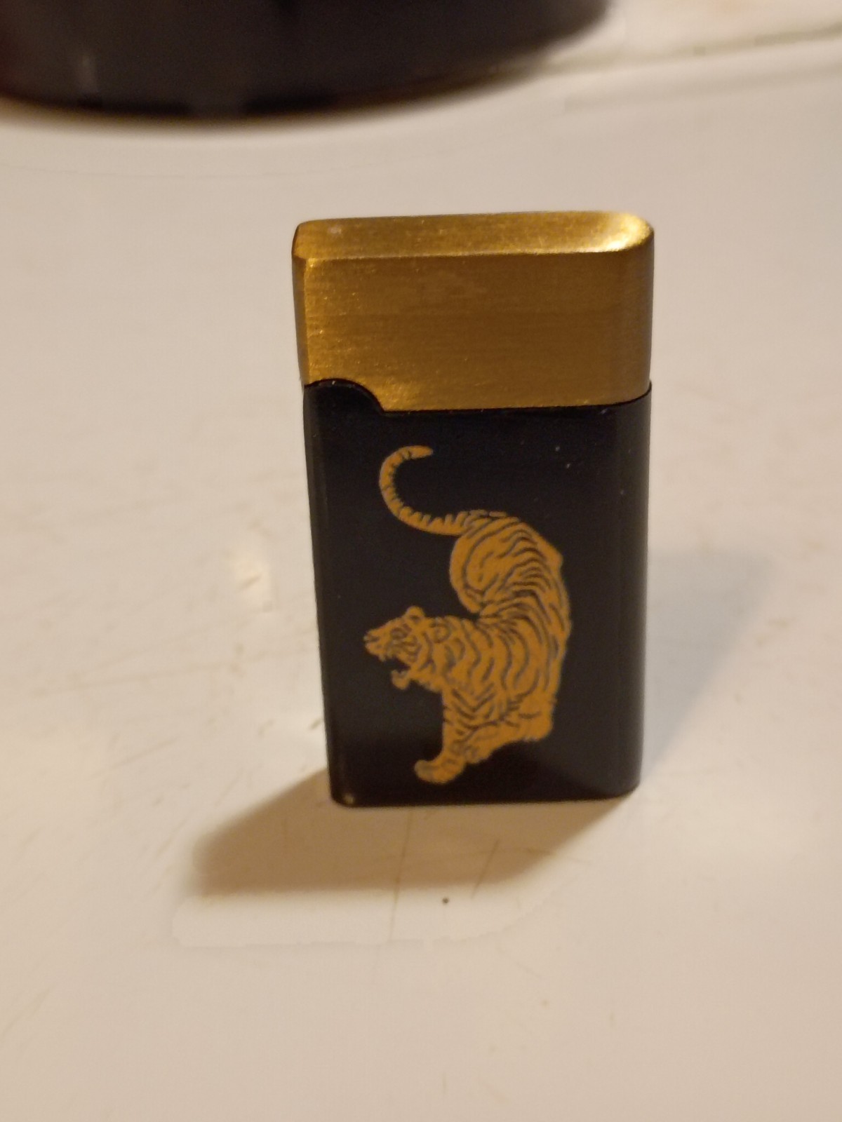 Grinding Wheel Tiger Design Butane Refillable Flip Top Thin Lighter