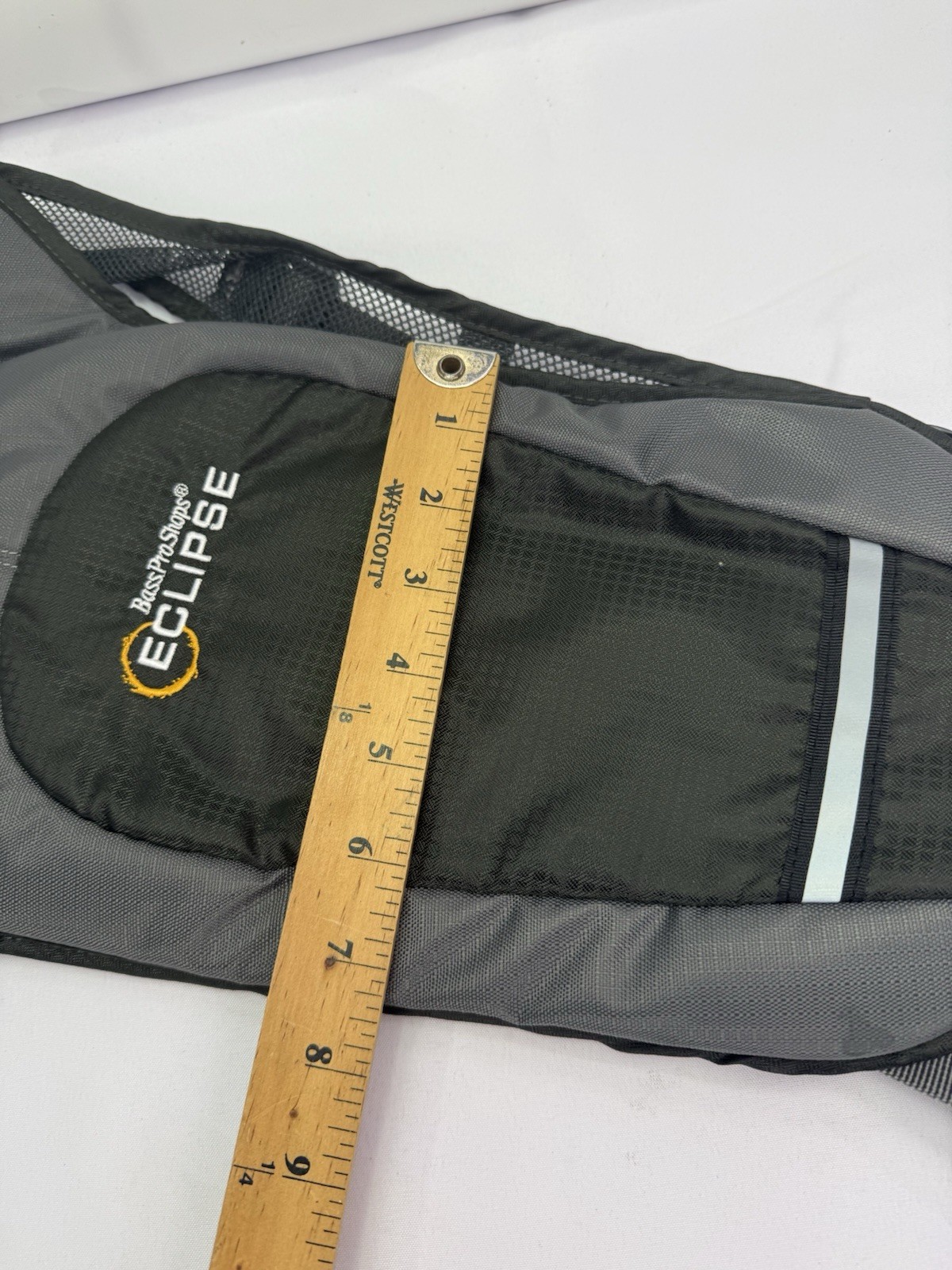 Bass Pro Shops Eclipse 1.5L Hydration Pack Gray New
