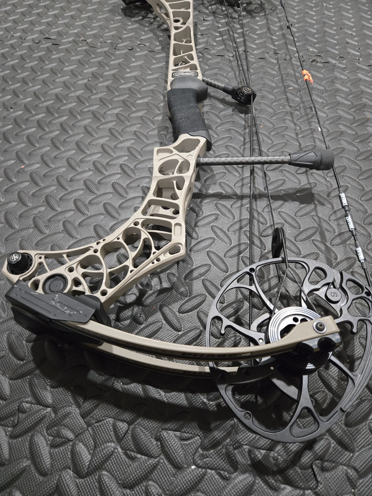 Mathews Phase 4 29 w THREADZ Strings And Cables