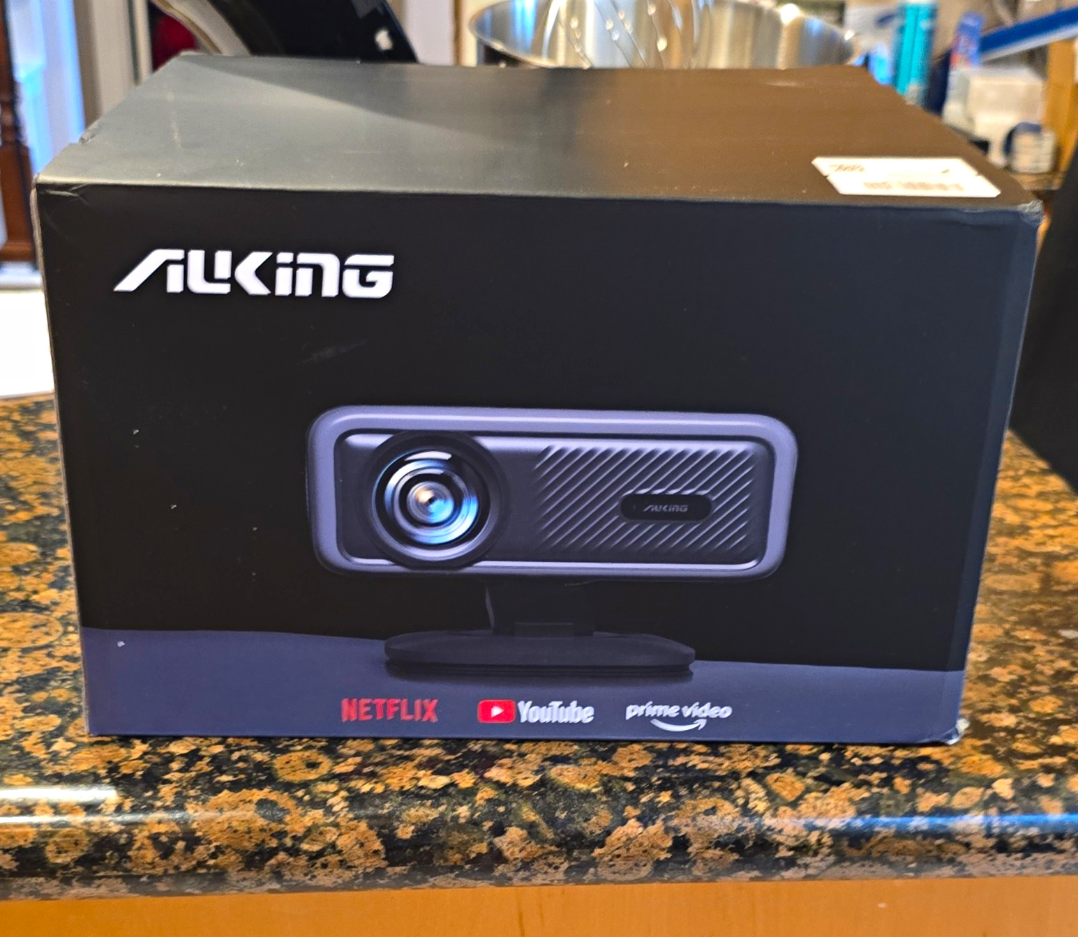 AuKing H10 1080p FHD Desktop Projector 900 ANSI Wi-Fi Bluetooth Portable Black