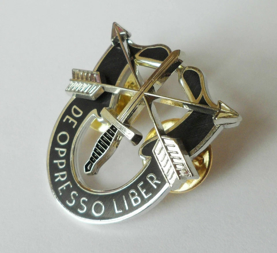 U.S. Army Special Forces beret Cap Badge Pin Command Airborne