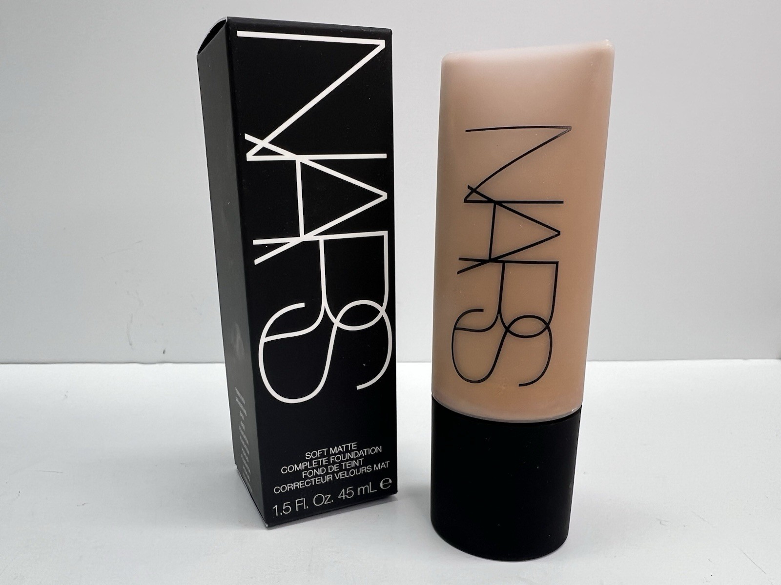NARS Soft Matte Complete Foundation ARUBA Medium 6 - Size 45mL / 1.5 Oz.