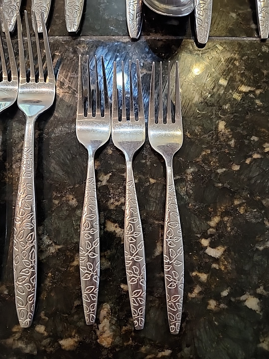 JC PENNY JPF20 Flatware Set Stainless Leaf Pattern 14 Pc.