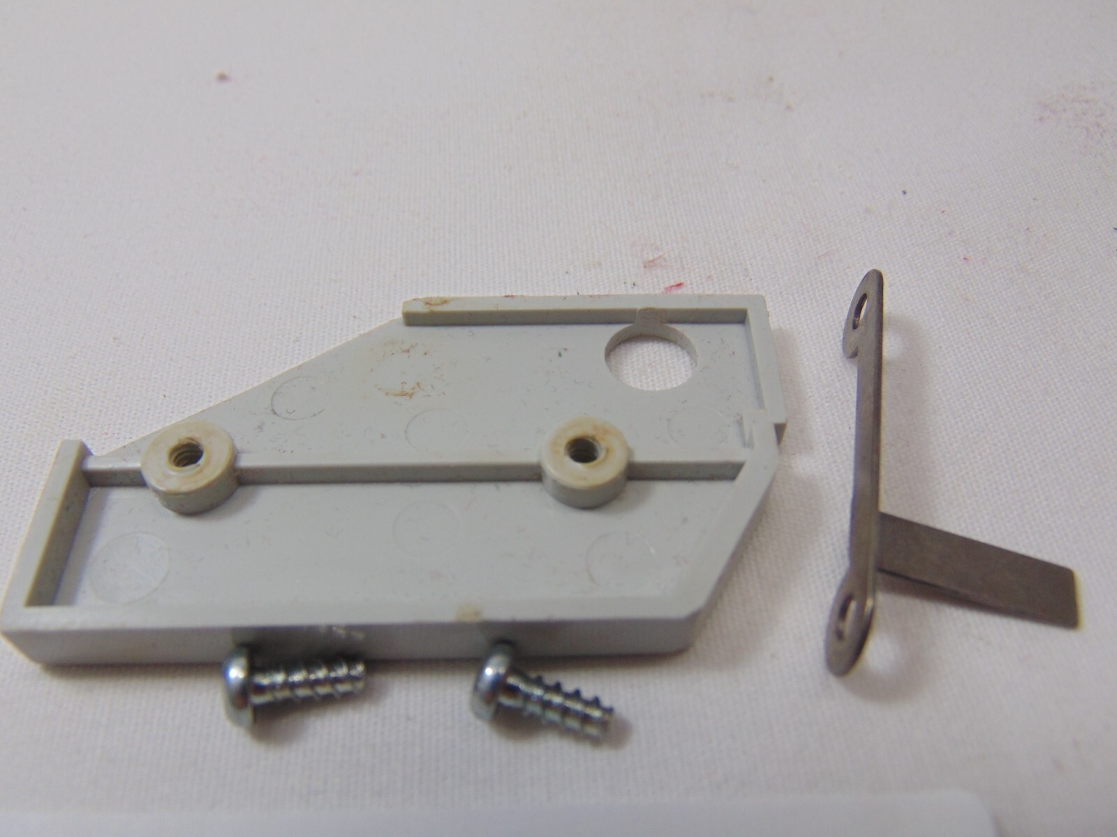 Elna Lock Pro 4 DC Overlock Serger Replacement Part Small Cover & Screws