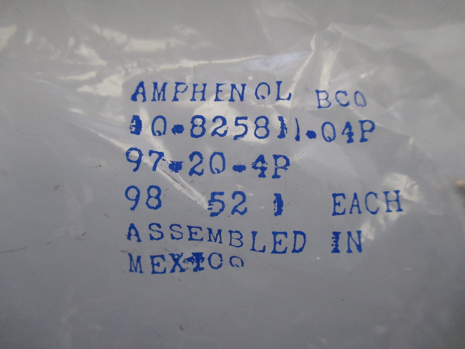 AMP Amphenol 10-825811-04P 97-20-4P