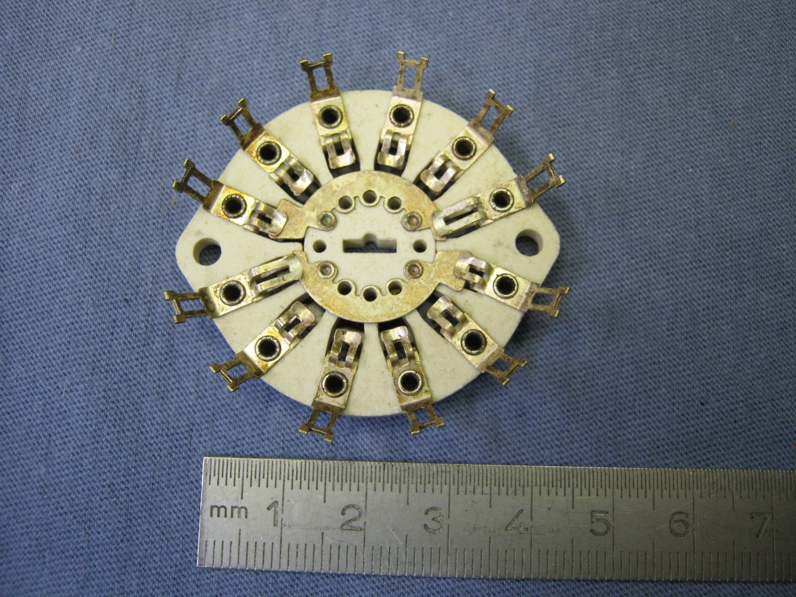 CENTRALAB WAFER SWITCH SECTION TYPE R 2 POLE 2-5 POSITIONS NOS
