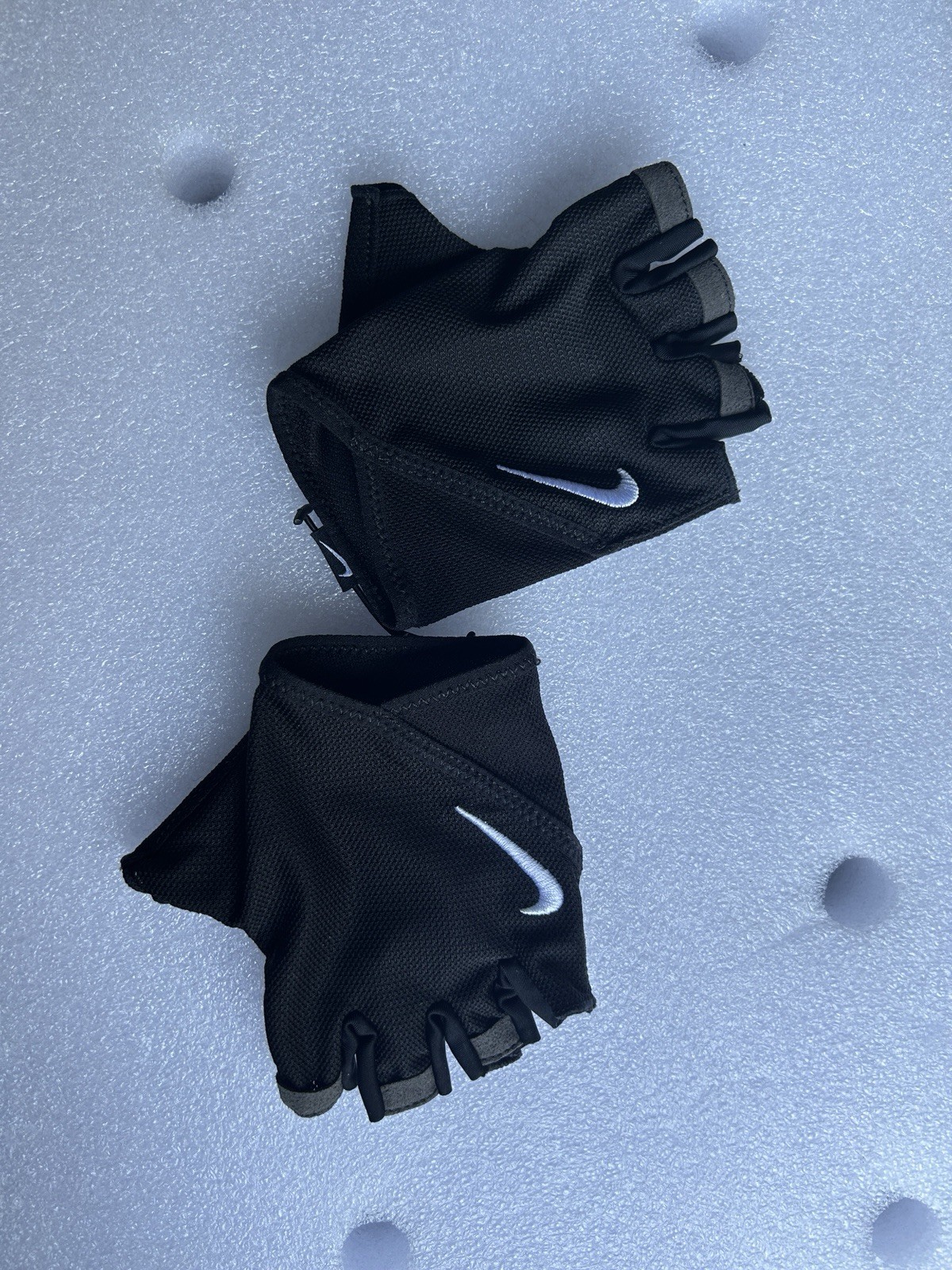 Nike Women's Training Essential Lightweight Gloves Size L BLACK /GREY NWOT