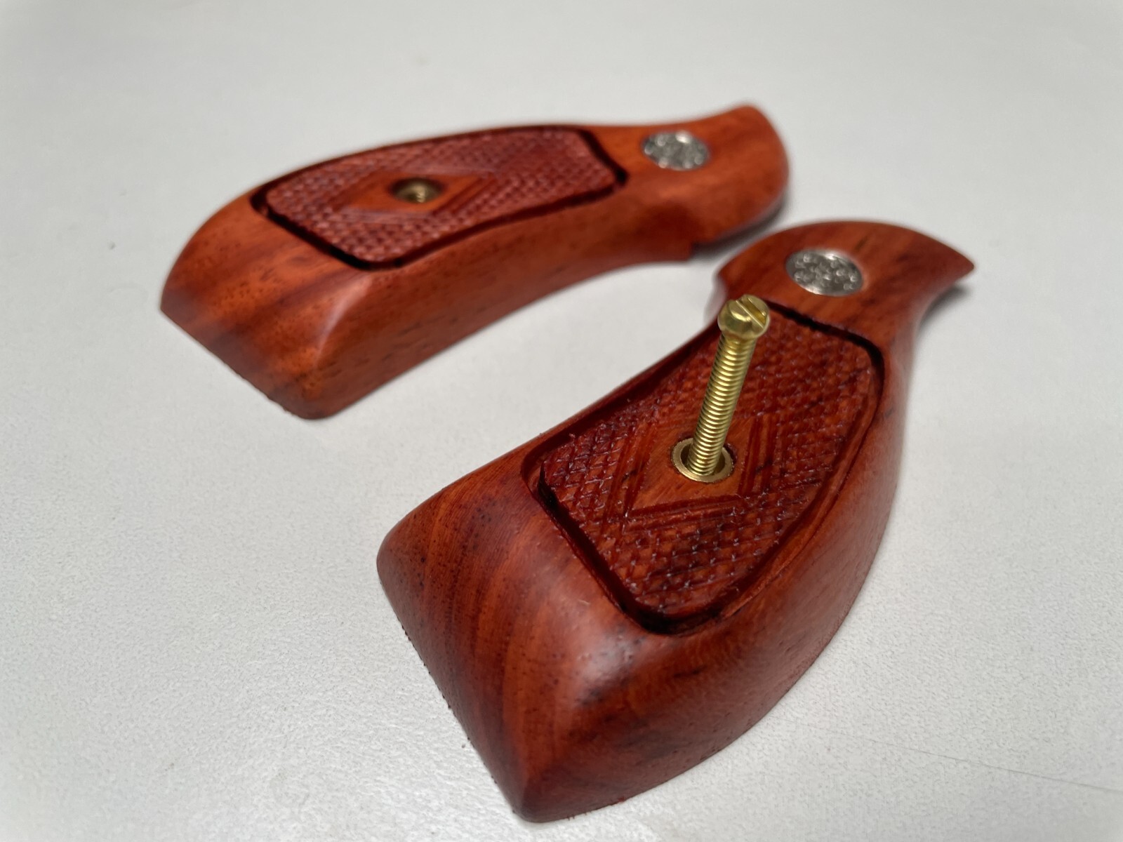 New Beautiful Grip for S&W K/L Frame Round Butt - Classic panel Checker Hardwood