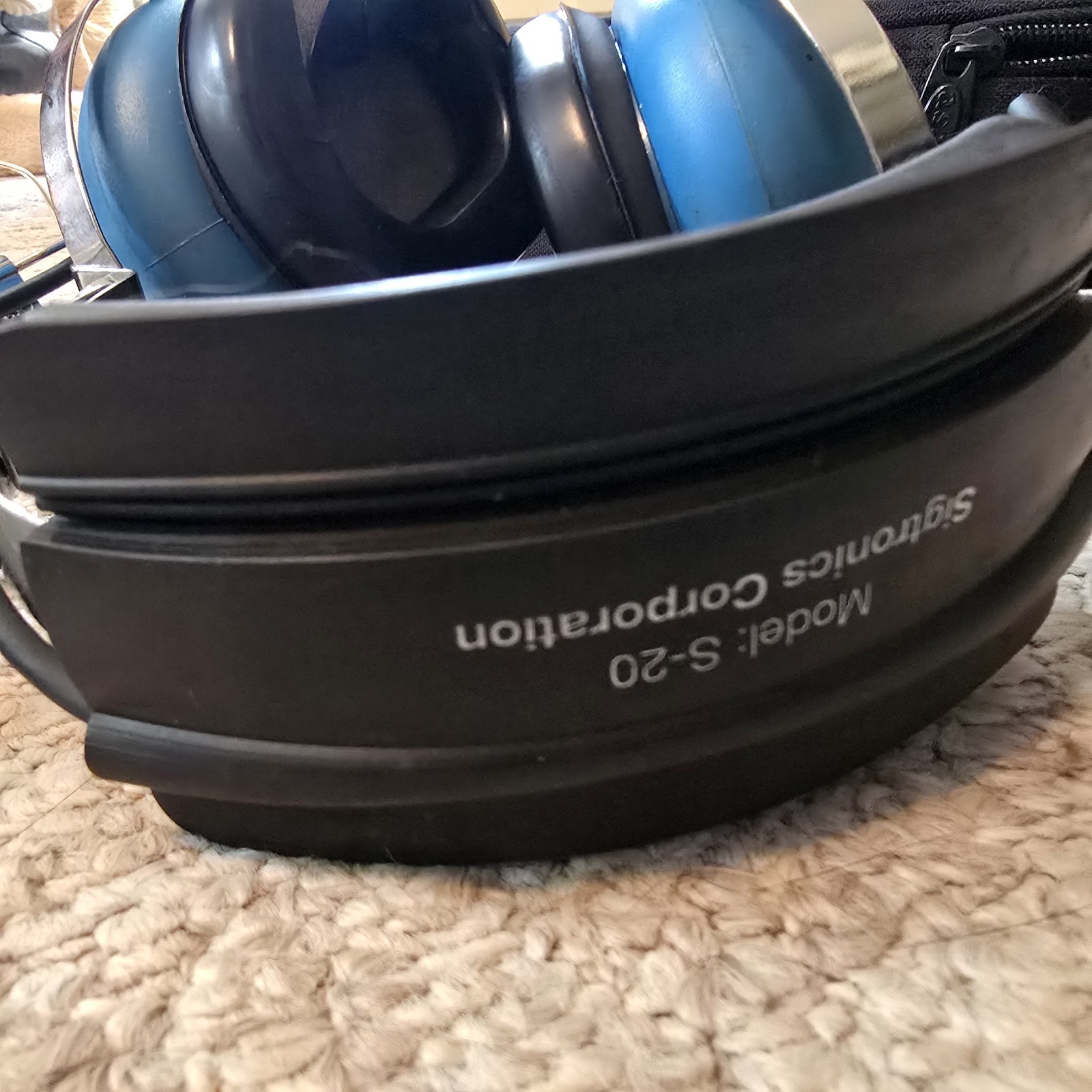 Sigtronics S-20 Aviation Headset w/ a headset bag
