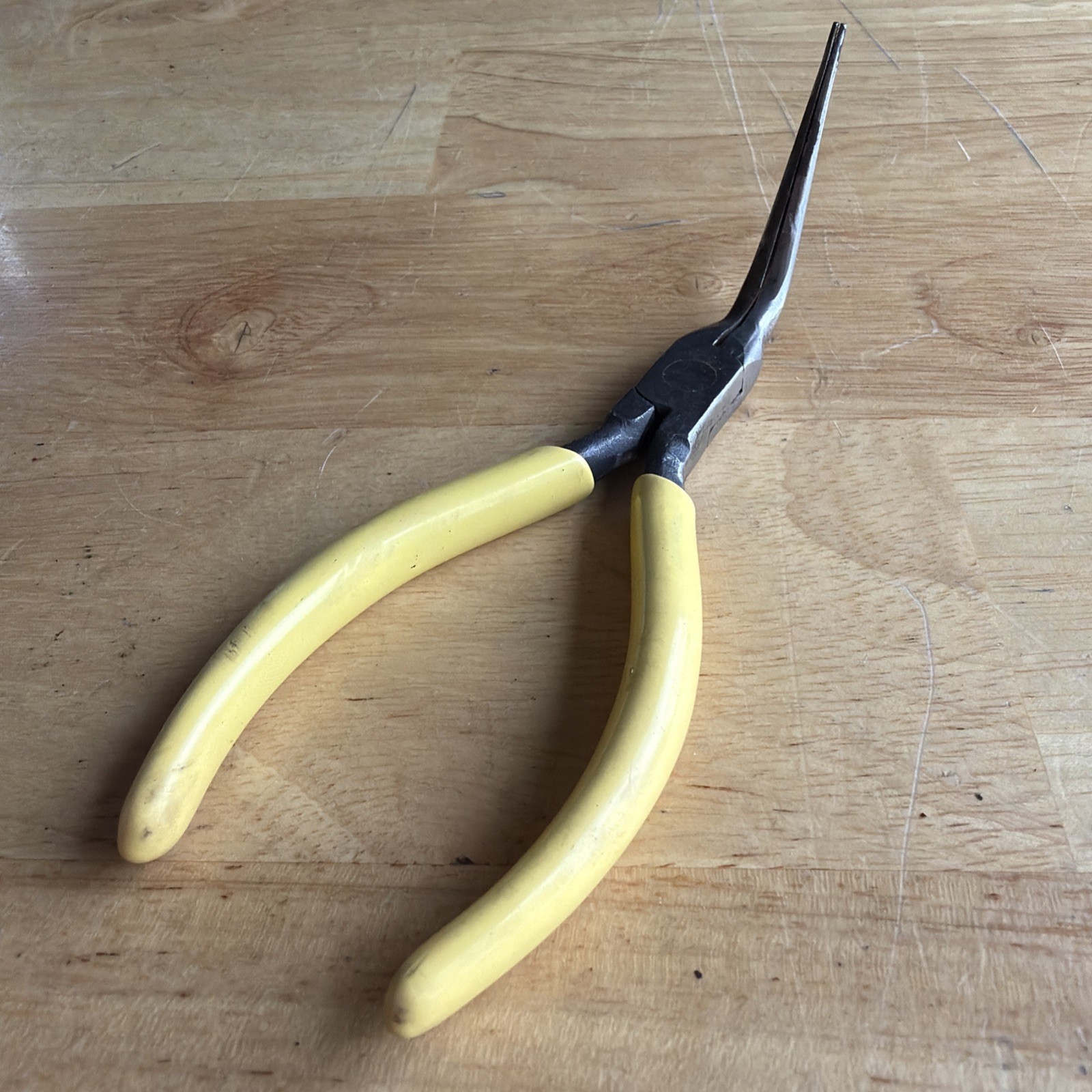 Williams Tools 5" Long Thing Bent Needle Nose Pliers Yellow Handl PL-127C USA