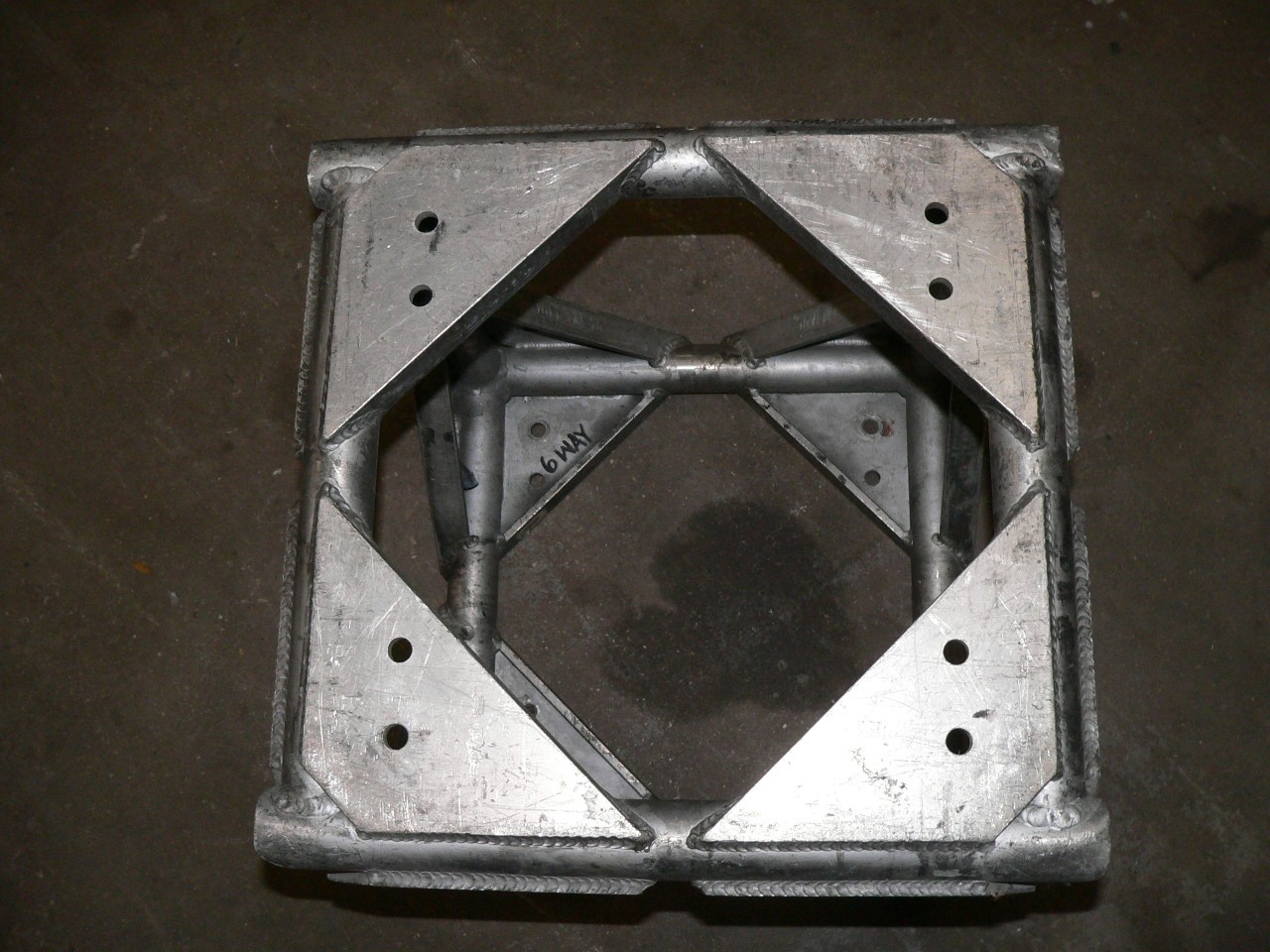 TOMCAT BOX TRUSS CORNER BLOCK
