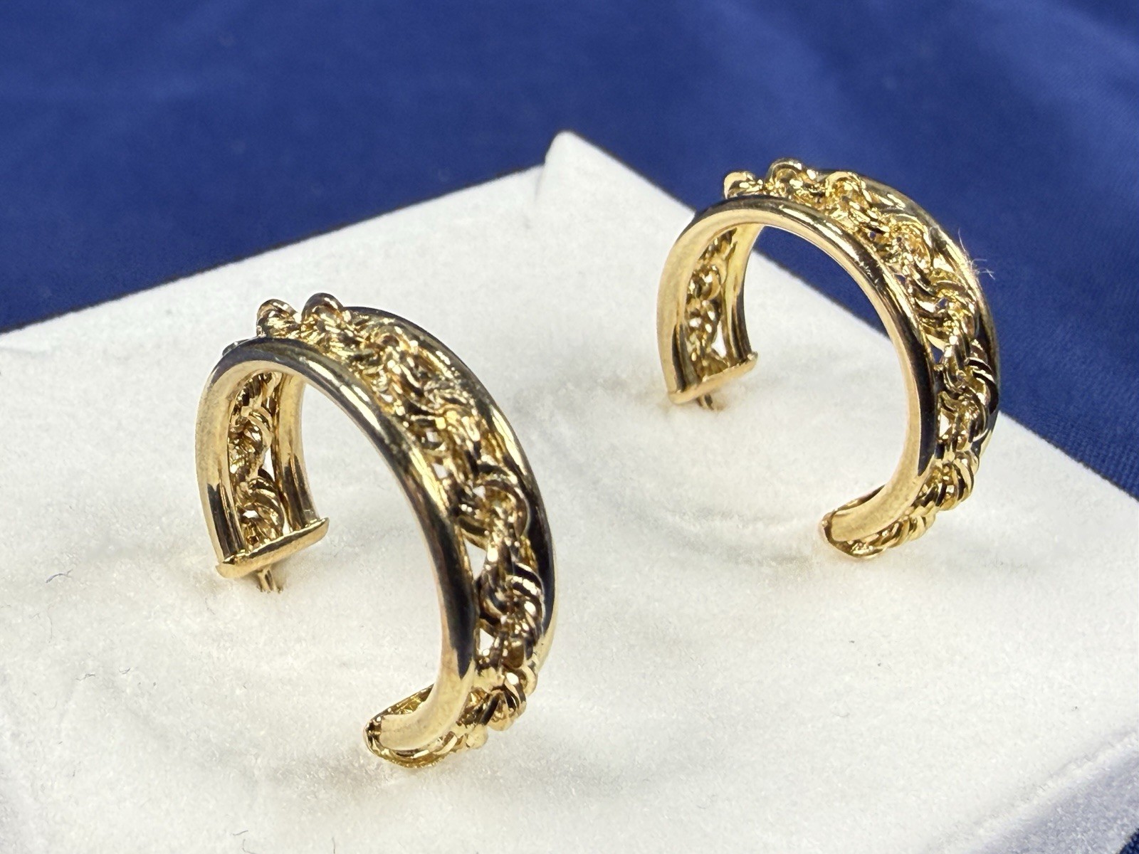 14K Gold Hoop Earrings Yellow Gold 1.8 Gram Lightweight Classic Hoops Rope Chain