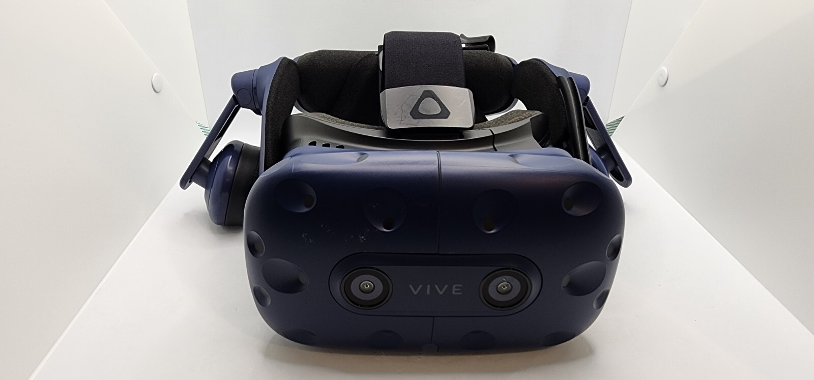 🔥HTC Vive Pro 🔥HMD OLED VR Headset w/ Headphones - Great Condition - NNP