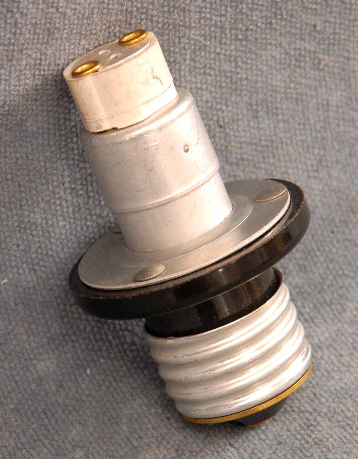 HOUSEHOLD TO HALOGEN BULB ADAPTER
