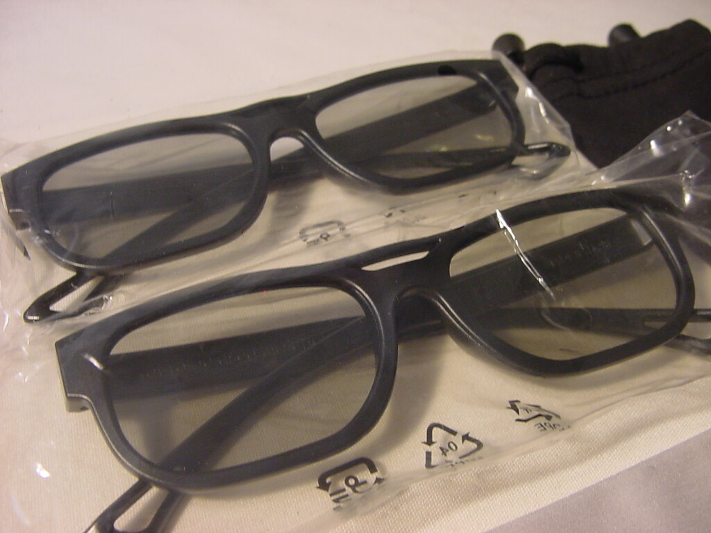 (2) NEW LG CINEMA 3D GLASSES