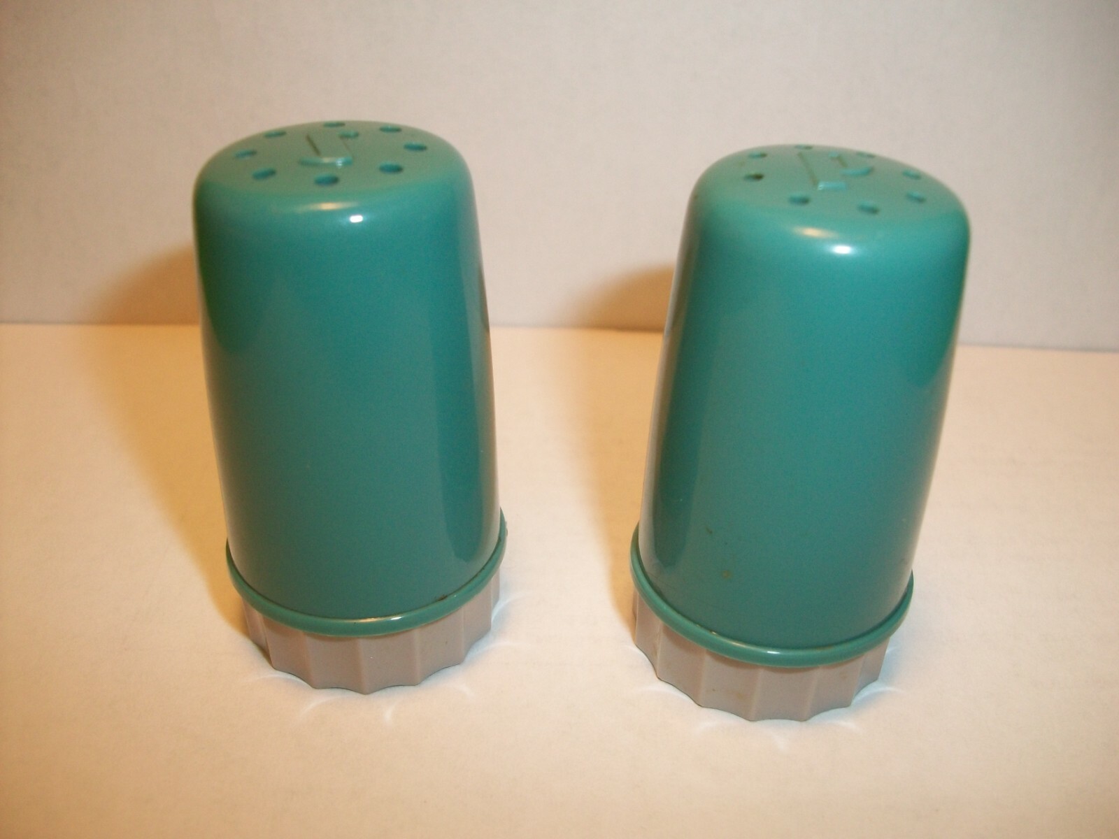 Vintage Retro ~ Green Salt & Pepper Shakers