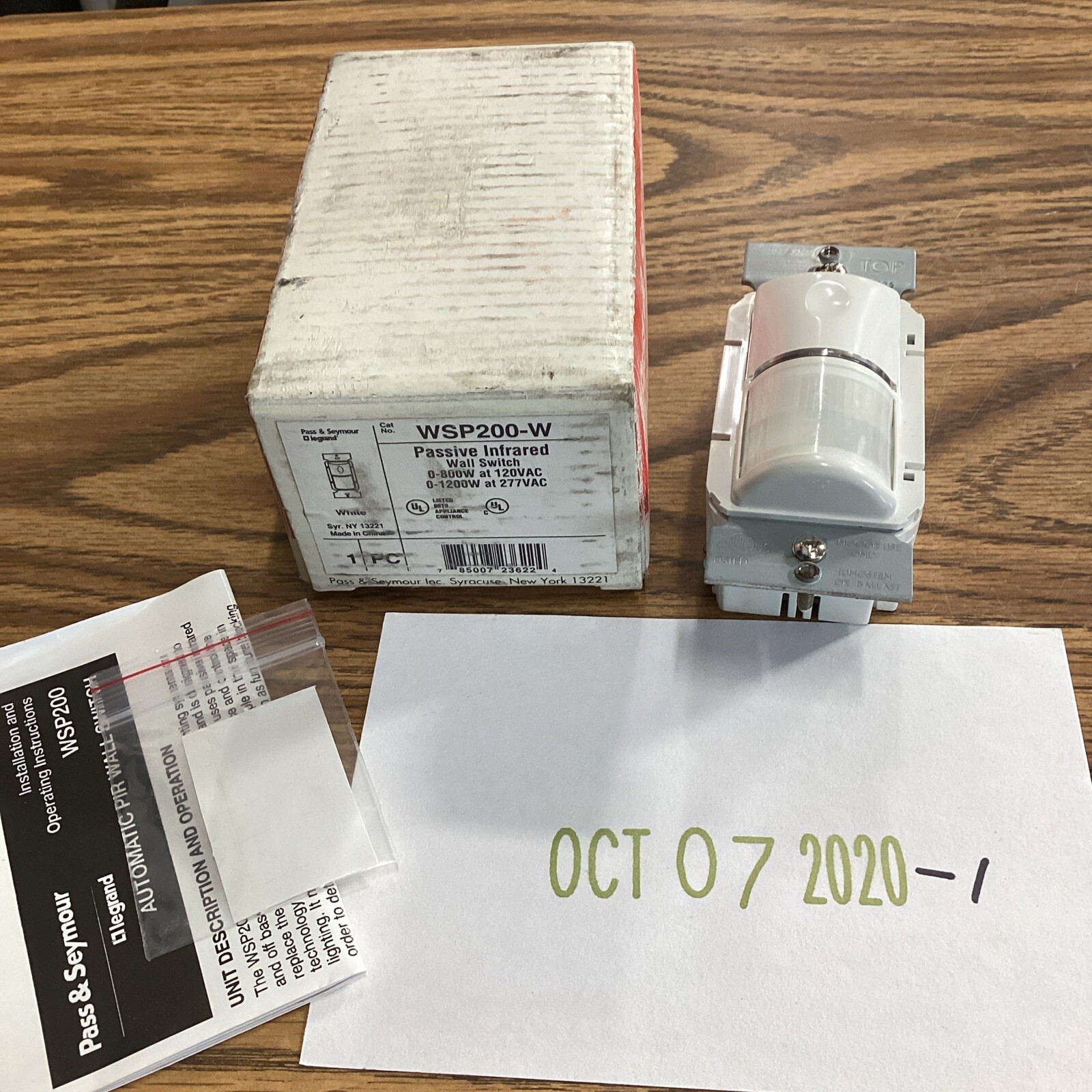 Pass & Seymour WSP200-W Passive Infrared Wall Switch 800/1200W 120/277VAC NEW