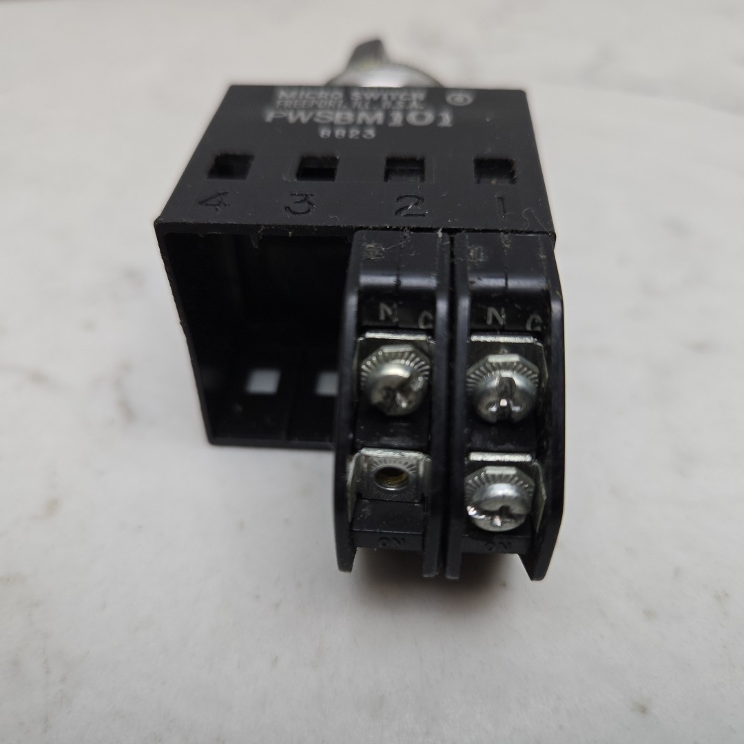 4 Pack Micro Switch PWSBM101 Selector Switch w/ PWCM and PWCE Contact Blocks