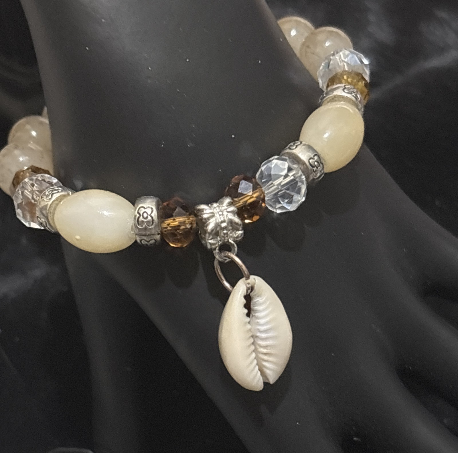 🟢 Artisan Bracelet w/ Dyed Natural Stone Beads, Shell Pendant, Glass Accents