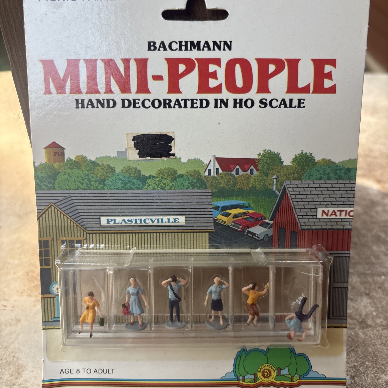 Bachmann HO Scale 3307 Mini-People Picnic Family NIB