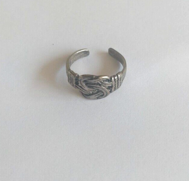 Sterling Silver Celtic Knot Toe Ring 1.18g