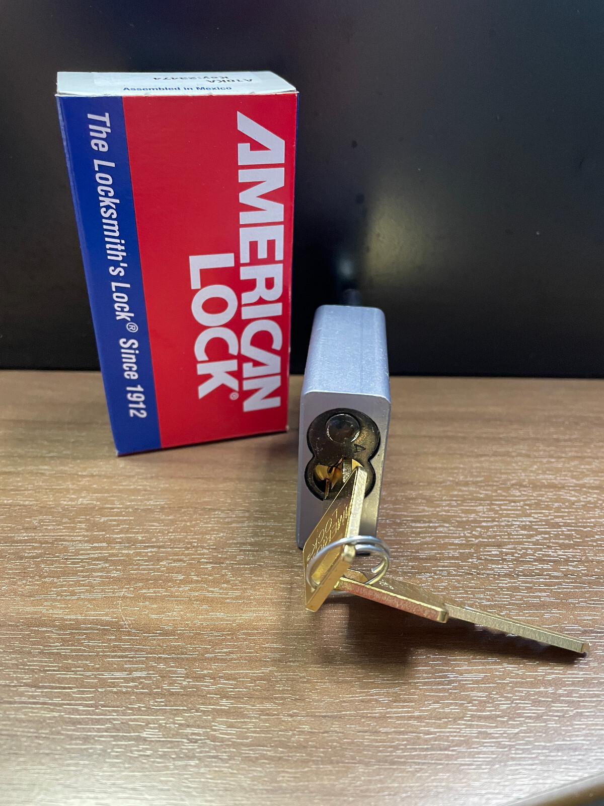 American Lock Padlock, Series A10 w/ 2 Keys, Keyed Alike