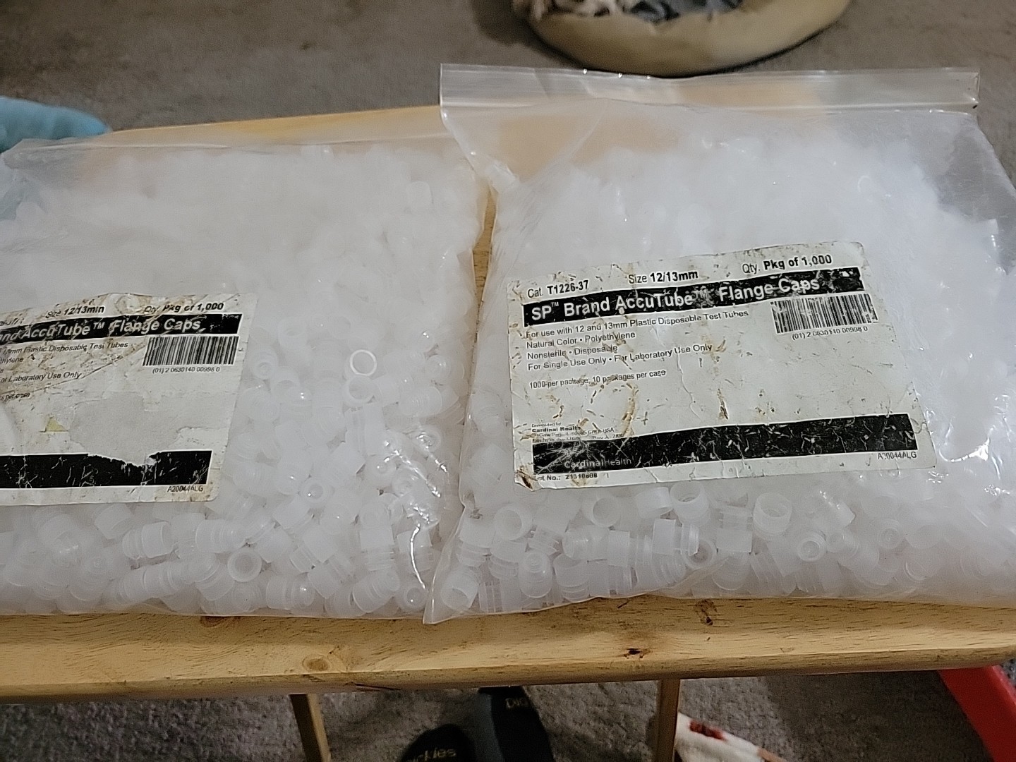 2 Bags Accutube 12/13 mm Flanged Plug Cap Natural Polyethylene 1000 per Bag Read