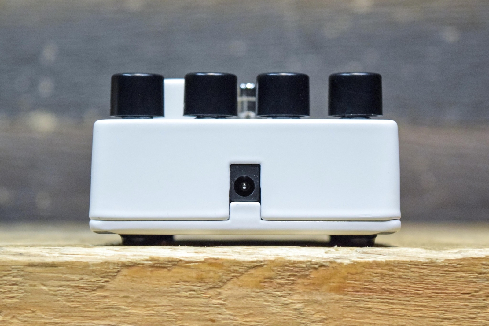 Electro-Harmonix Mel9 Tape Replay Machine Mellotron Emulation Effect Pedal