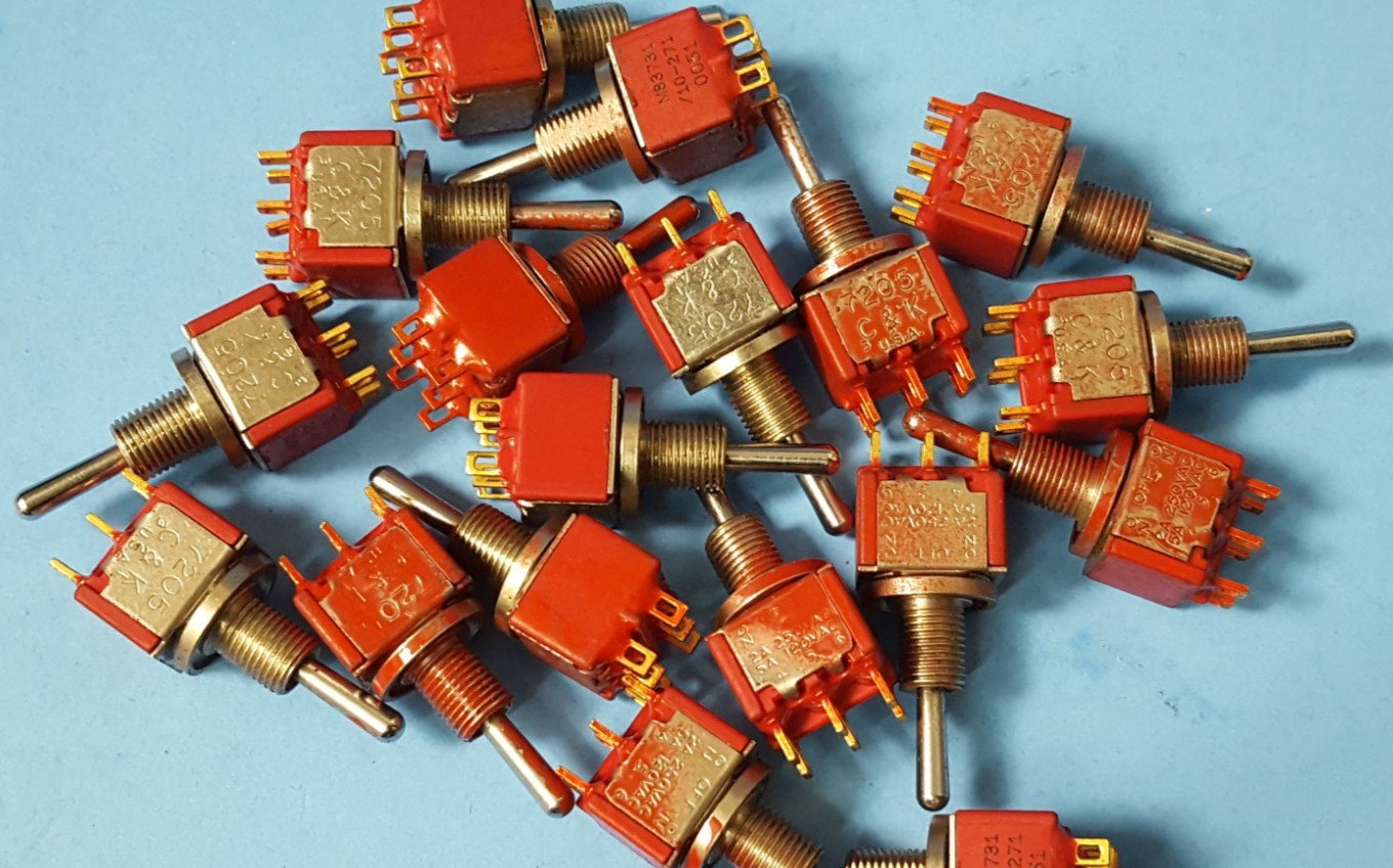 (134 pcs) Toggle Switches, M83731/10-271, C&K, Mom-Off-Mom,NO HARDWARE,READ DESC