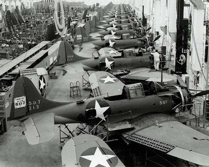 SBD-5 assembly line Douglas Aircraft Company 8"x 10" World War II WW2 Photo 577