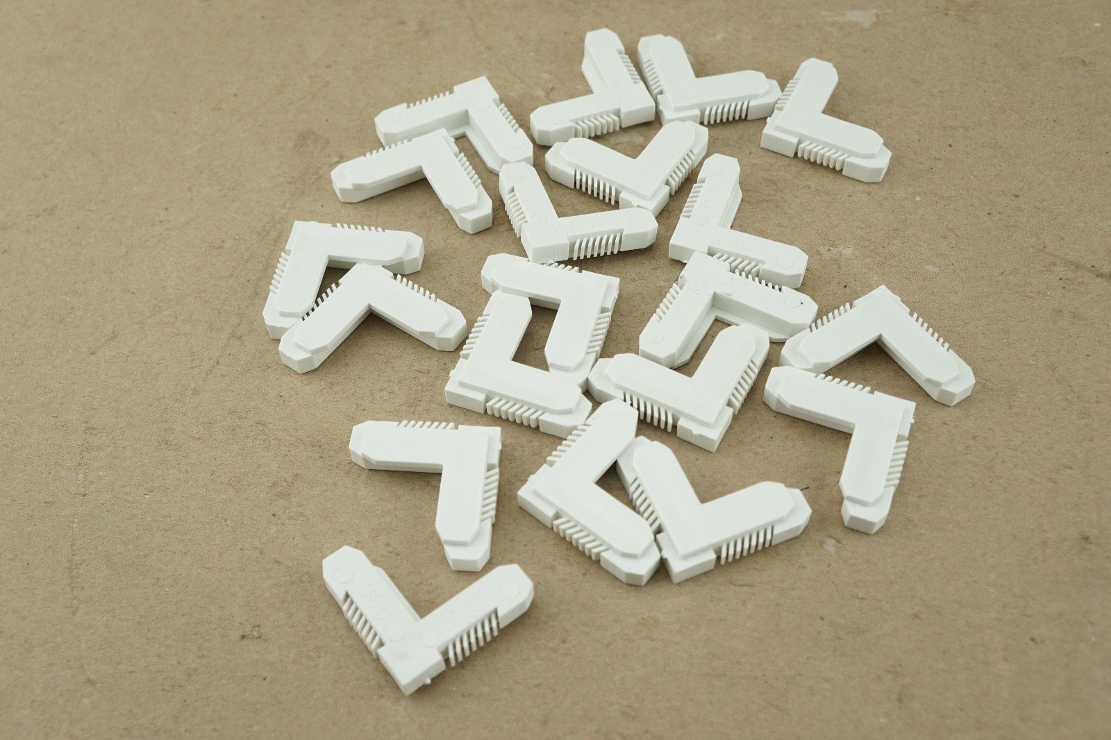 (20) CRL WSC117 Plastic Miter Mitered Lip Frame Corners for 5/16" WSFL7 & WSFL8