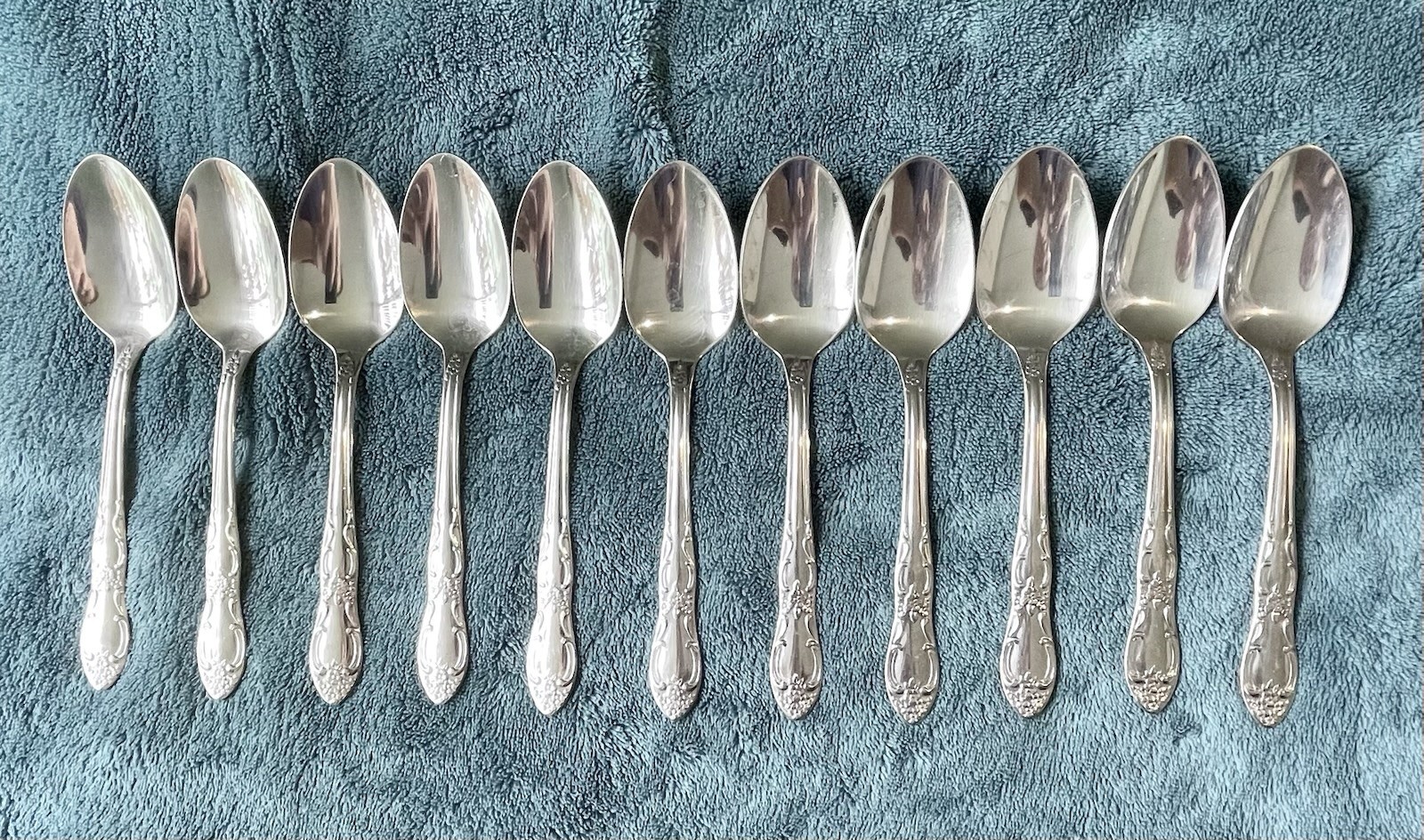 11 — VINTAGE THOR ONEIDA OAKLEIGH STAINLESS STEEL FLATWARE GLOSSY TEASPOONS