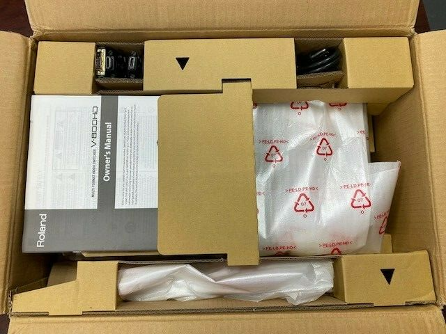 ROLAND V-800HD MULTI-FORMAT SWITCHER, EXCELLENT CONDITION, MANUAL, BOX