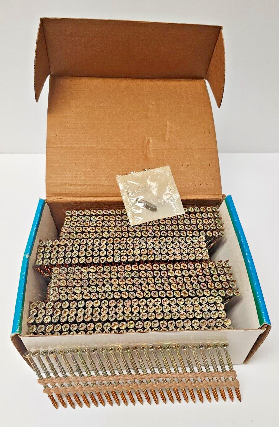 Hitachi 17642 #8 x 2-1/2" Electro Galvanized Plastic Strip Fasteners (1000 Count