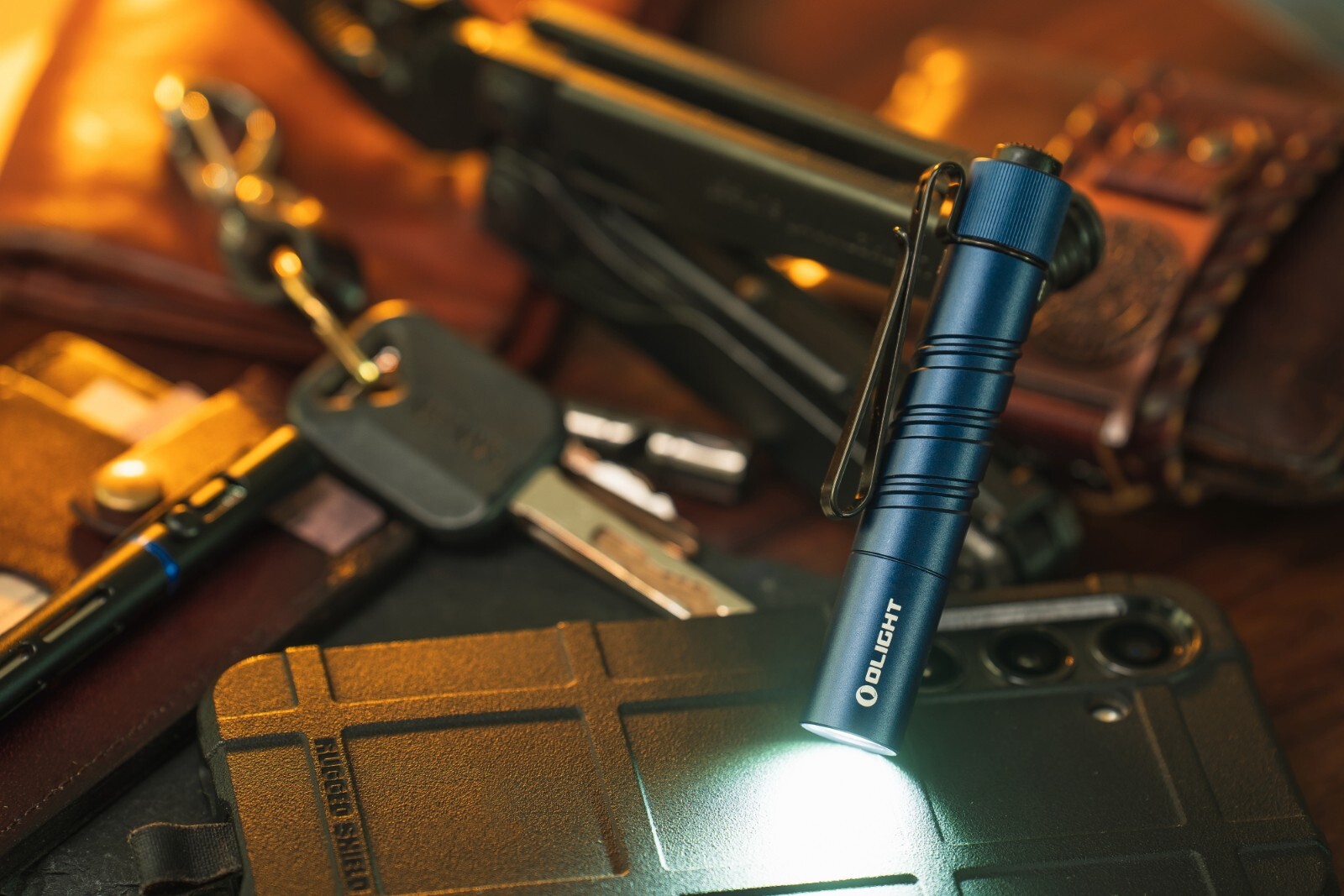 Olight I3T 2 EOS Midnight Blue Dual-Output Tail Switch Flashlight, 200/300 Lume