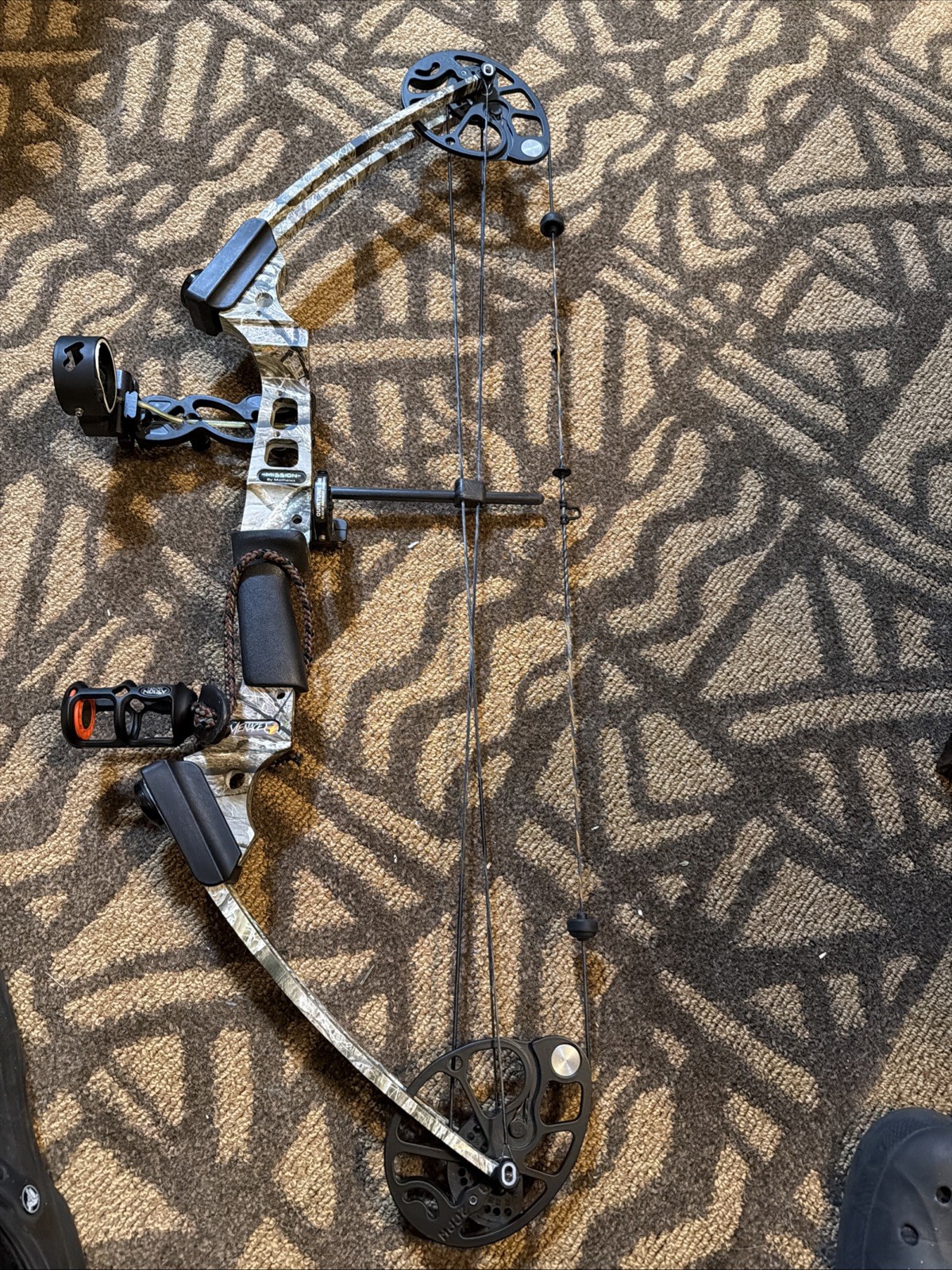 Mathews Mission Menace Compound Bow RH Ready To Hunt DL 17-30" DW 16-52 LBS