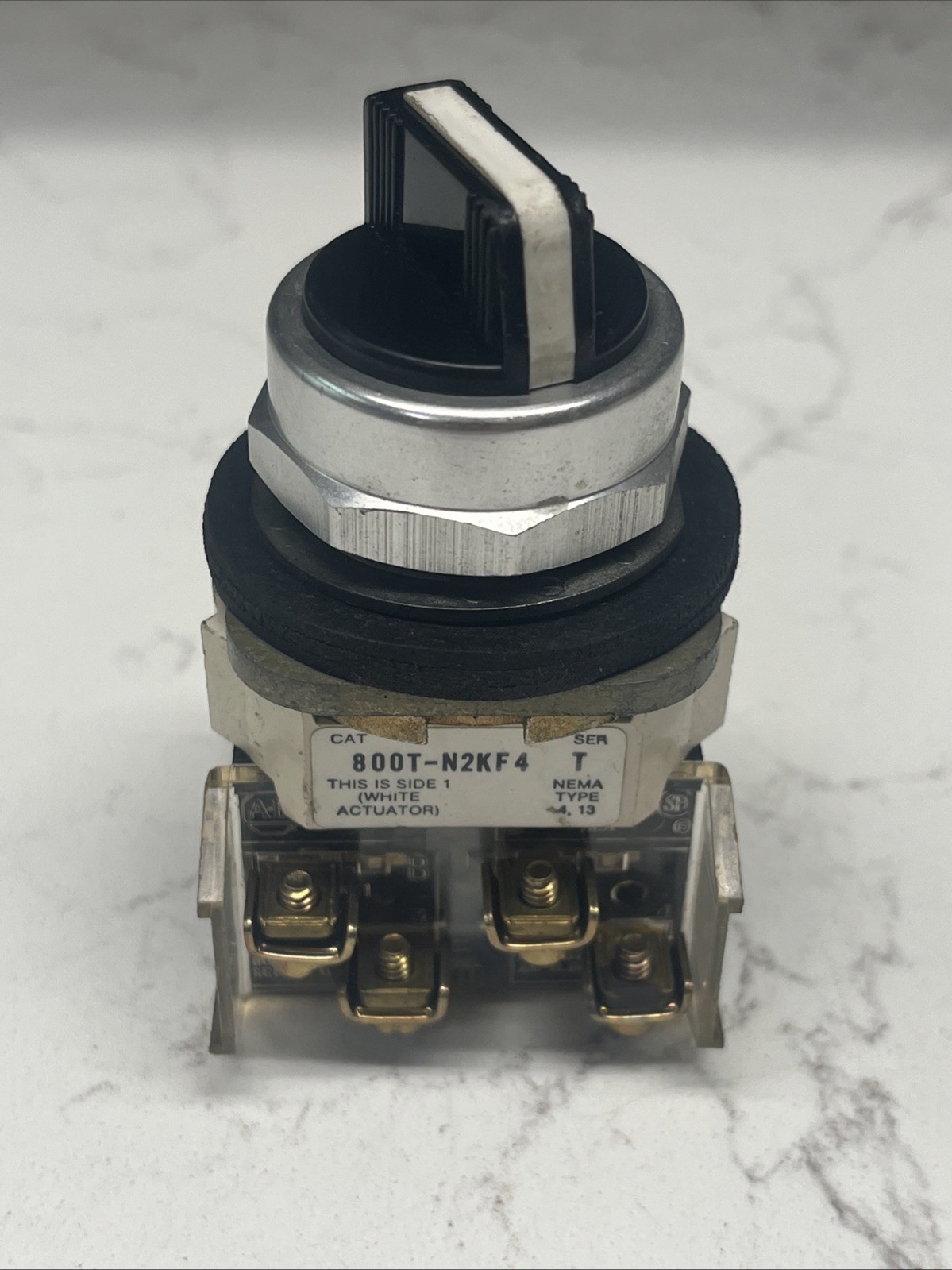 Allen Bradley 800T-N2KF4 Selector Switch Ser. T