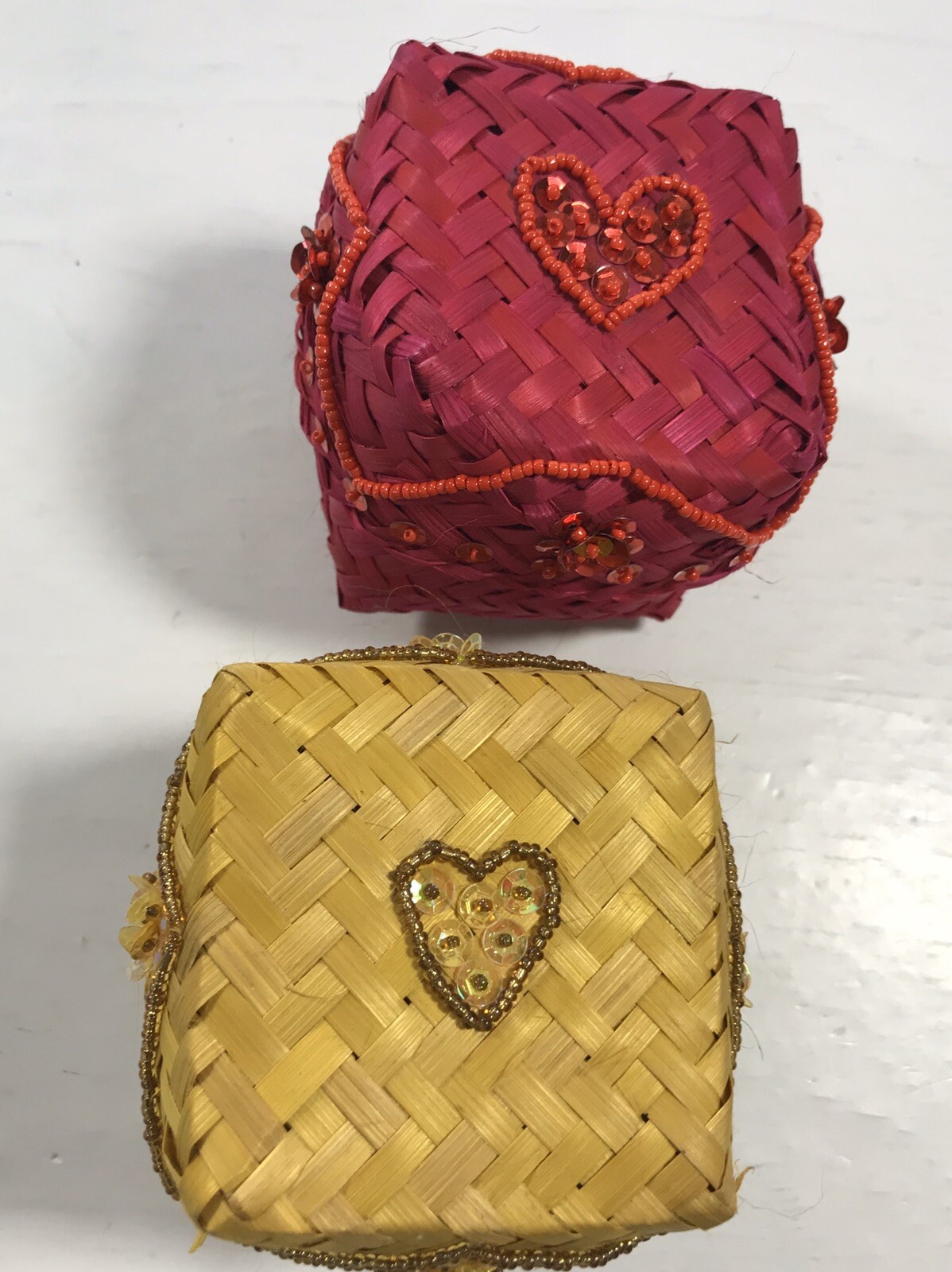 Heart Beaded Weave 2pc Set Pink Yellow Trinket Decor Baskets w/ Lids Home Decor
