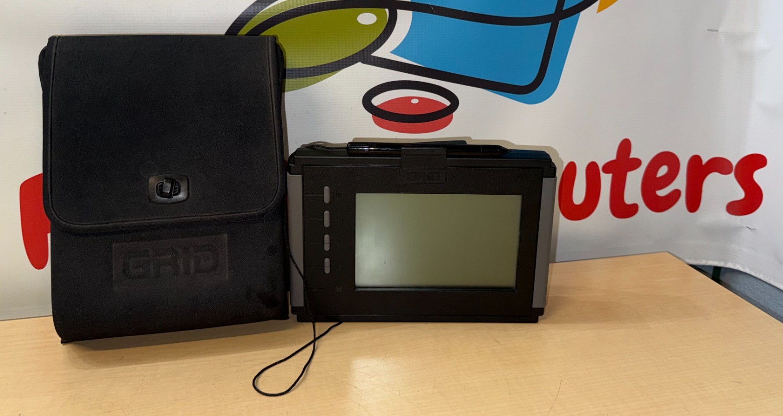 1991 GriD Palmpad Model 2351 Handheld Tablet with Pen and Case