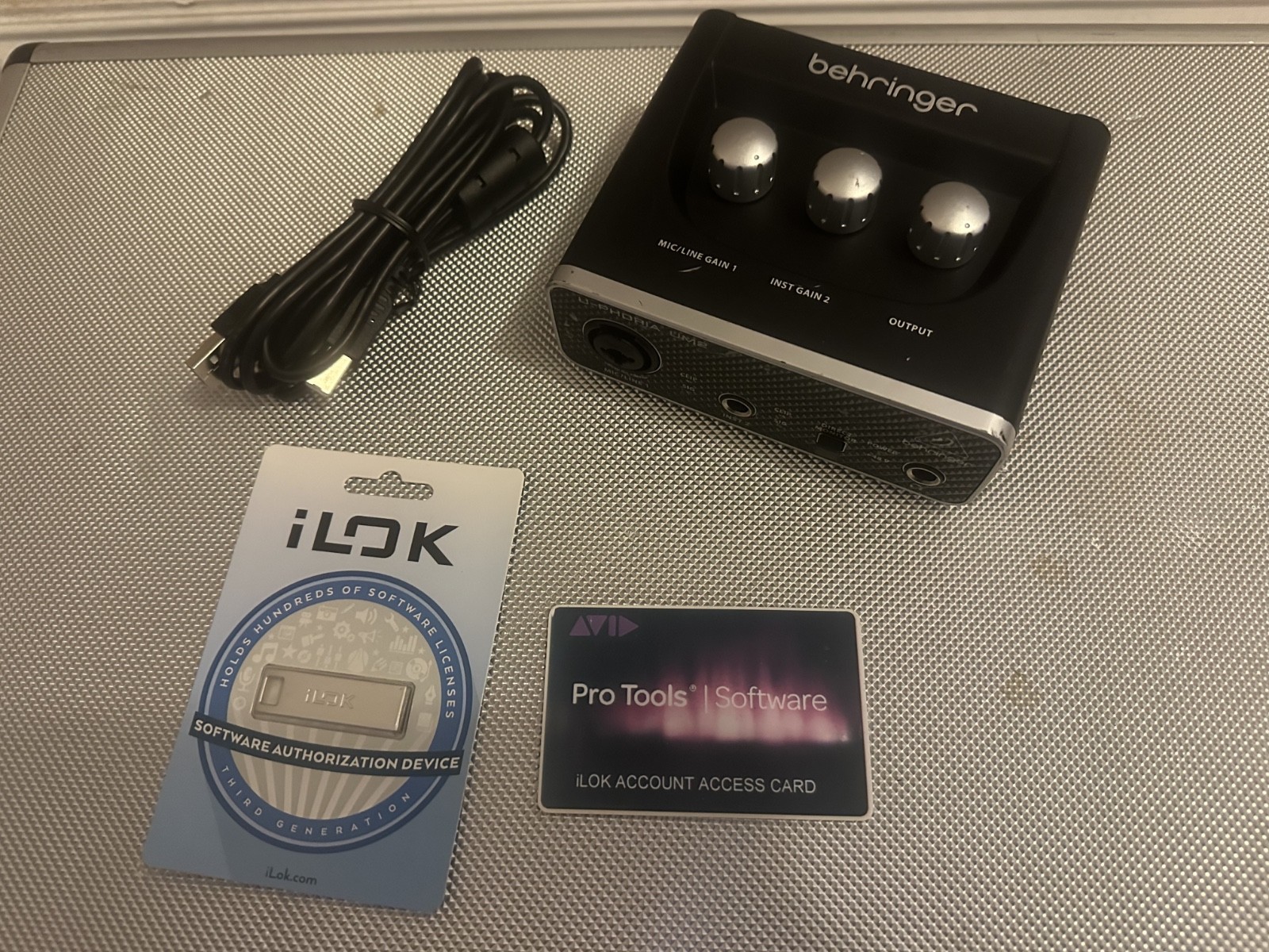 Avid Pro Tools Studio 2026 PERPETUAL Bundle with Behringer UM2 USB Interface