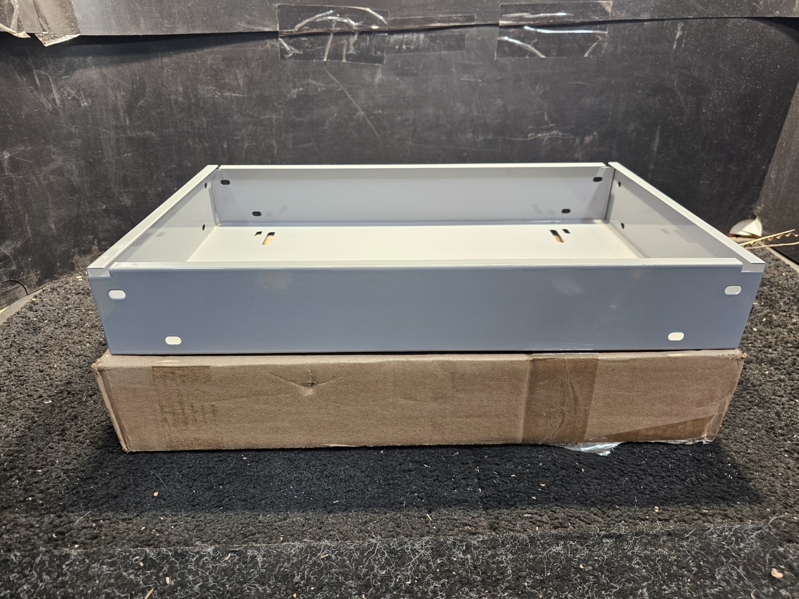 Kimball Midwest 628B 21" x 12.5" Bin Base, Gray Powder Coated
