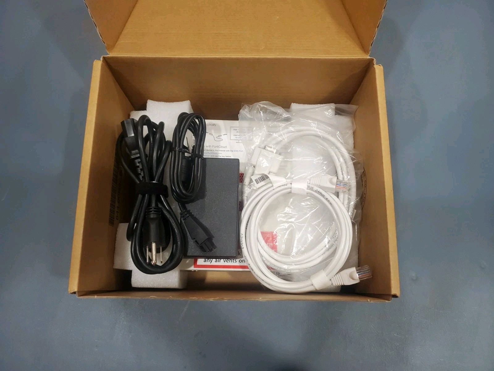 Fortinet FortiGate-90E FG-90E Firewall Router Unregistered w/Power & Cables